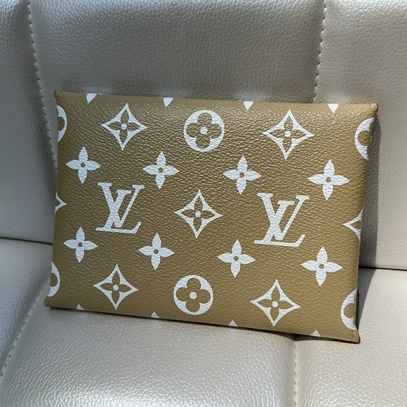 Louis Vuitton monogram kirigami mm cream & white monogram - Picture 2 of 10